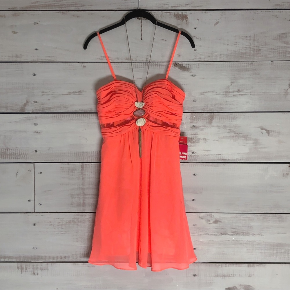 Women’s spaghetti strapped and/or strapless dress